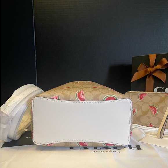 ❤️SOLD❤️❤️❤️Coach Town Bucket Bag Set - Picture 5 of 13